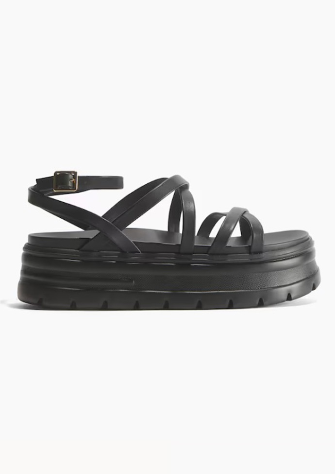 Robustní kožené sandálky, H&M, 839 Kč
