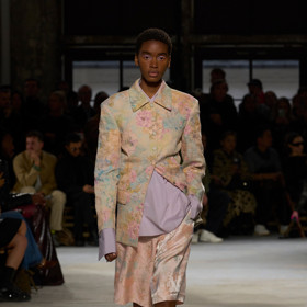 Dries Van Noten jaro/léto 2025
Dries Van Noten jaro/léto 2025
