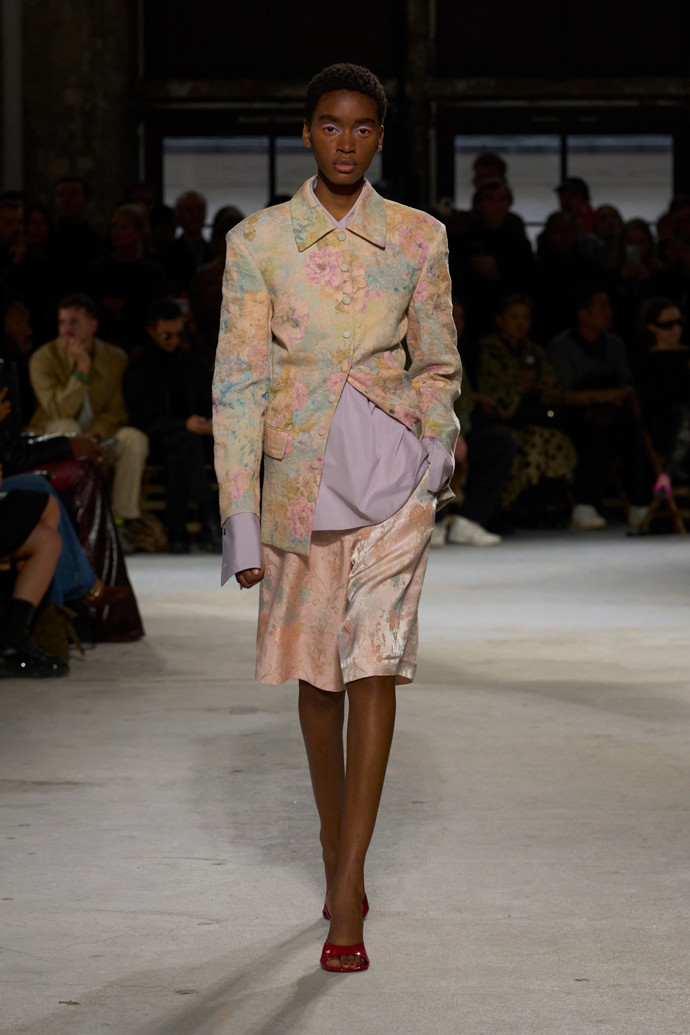 Dries Van Noten jaro/léto 2025
Dries Van Noten jaro/léto 2025