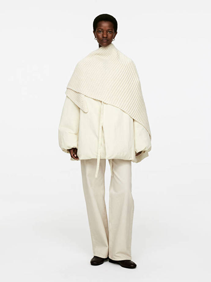 Velká trojúhelníková šála, Arket, 79 eur
