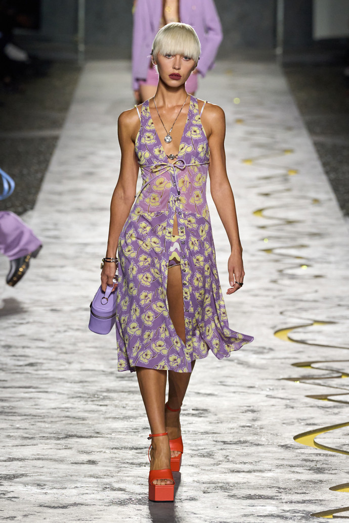 Versace jaro/léto 2025
Versace jaro/léto 2025