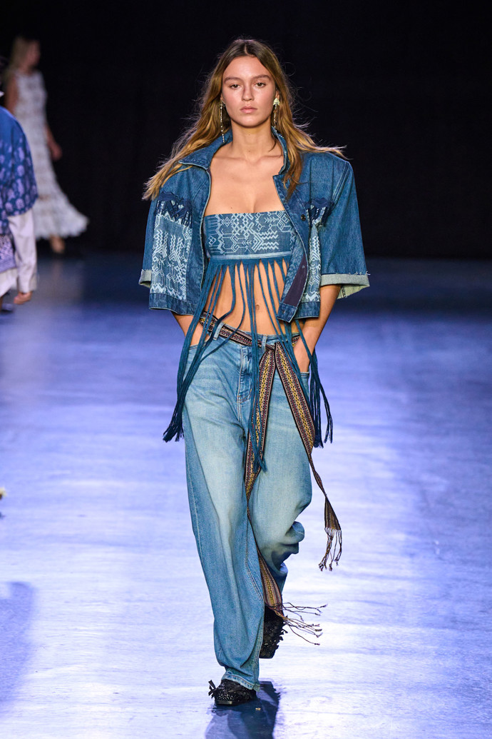 Vivienne Tam jaro/léto 2025
Vivienne Tam jaro/léto 2025
