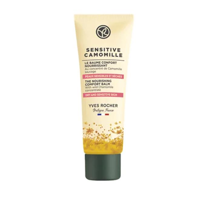 Vyživující balzám Yves Rocher Sensitive Camomille (50 ml, 429 Kč). Hutnější textura vyživujícího balzámu je vhodná pro citlivou pokožku a jako kvalitní péče pro chladnější měsíce nebo pro pokožku, která má sklony k vysušování. Jeho textura se rychle vstřebává a nezanechává mastný film. Zklidňuje, hloubkově hydratuje a chrání pokožku.
