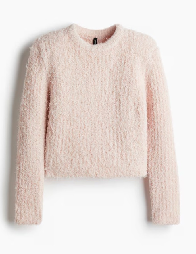 Svetr z huňatého úpletu s ramenními vycpávkami, H&M, 599 Kč
