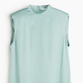 Halenka s ramenními vycpávkami, H&M, 719 Kč
