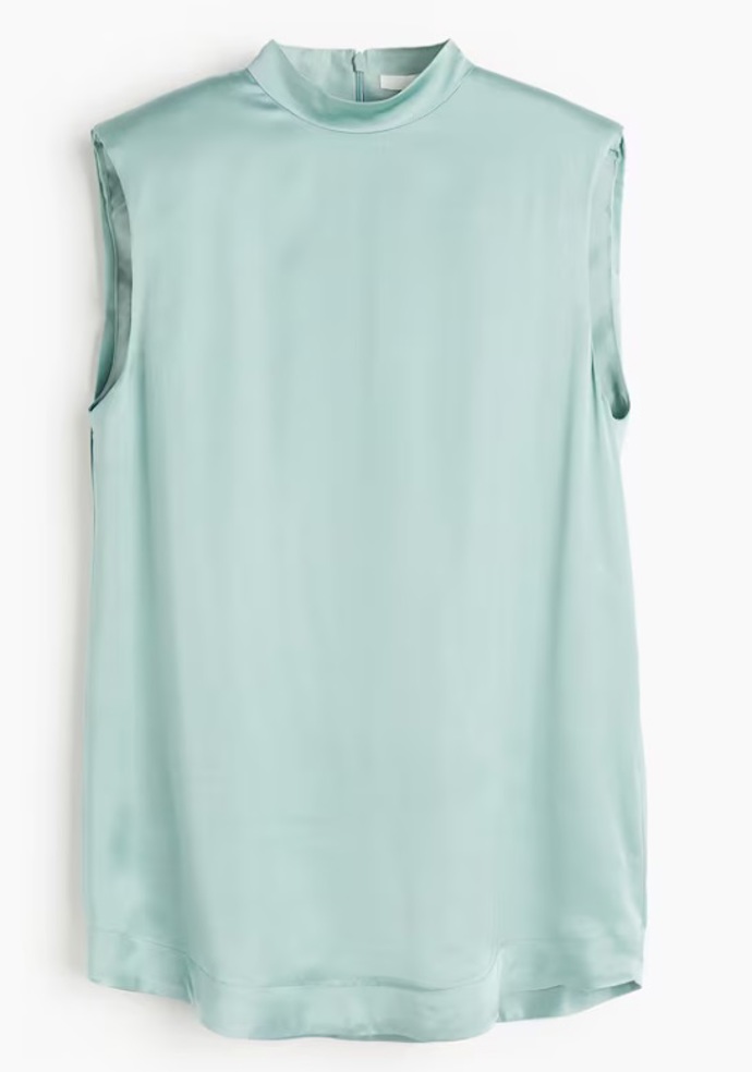 Halenka s ramenními vycpávkami, H&M, 719 Kč
