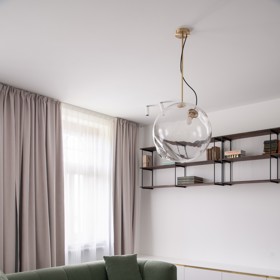 Může moderní interiér ctít ducha historické architektury? Studio Komon architekti ukazuje, že ano. Rekonstrukce bytu v modernistické vile z počátku 20. století přinesla spojení kvalitních materiálů, čistých linií a pocty odkazu Jana Kotěry.
