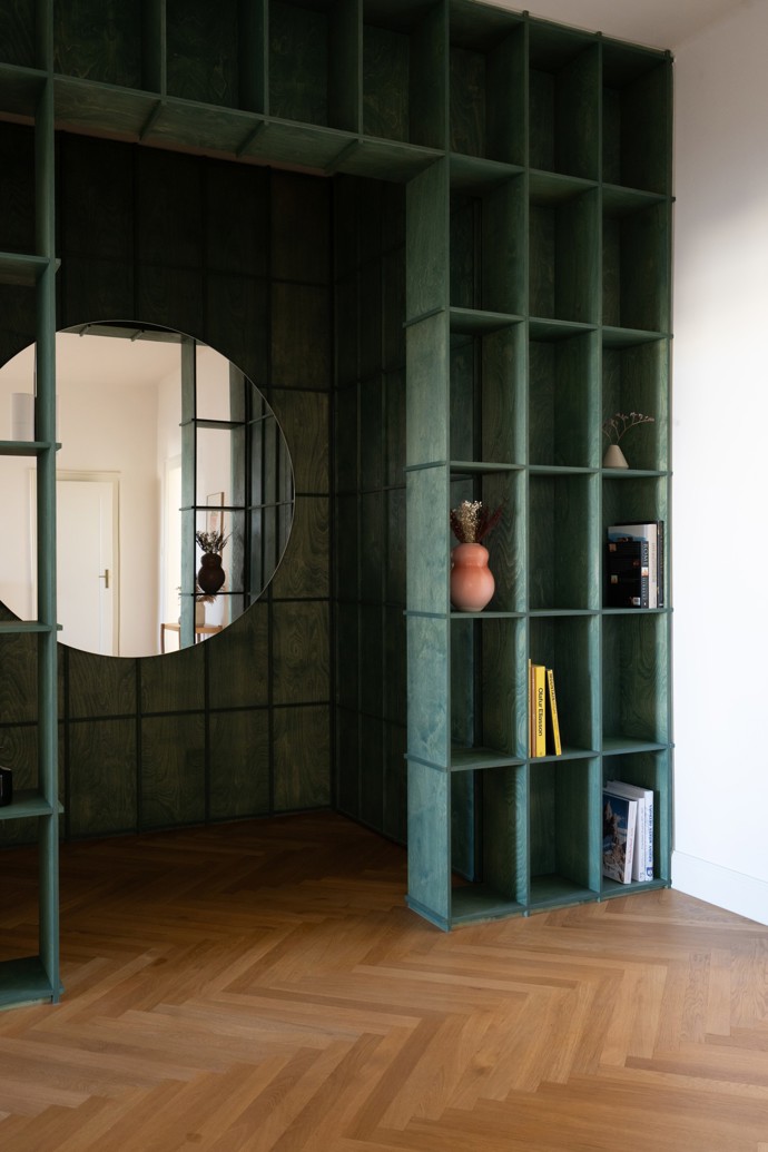 Studio COSMO proměnilo byt z 30. let v pražské Bubenči v moderní domov, který si zachovává historický šarm. Přečtěte si, jak architekti skloubili původní prvky s novým designem a vytvořili unikátní prostor plný elegance a funkčnosti.
Studio COSMO proměnilo byt z 30. let v pražské Bubenči v moderní domov, který si zachovává historický šarm. Přečtěte si, jak architekti skloubili původní prvky s novým designem a vytvořili unikátní prostor plný elegance a funkčnosti.
