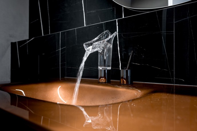 Projekt rekonstrukce mezonetového bytu v Praze přetvořil interiér v luxusní prostor s důrazem na kvalitní materiály a provedení. Majitel si přál moderní bydlení s prostorným sprchovým koutem, saunou a pánskou šatnou. Skleněný nábytek, kouřová zrcadla a designová svítidla vytvářejí harmonický celek.
Projekt rekonstrukce mezonetového bytu v Praze přetvořil interiér v luxusní prostor s důrazem na kvalitní materiály a provedení. Majitel si přál moderní bydlení s prostorným sprchovým koutem, saunou a pánskou šatnou. Skleněný nábytek, kouřová zrcadla a designová svítidla vytvářejí harmonický celek.