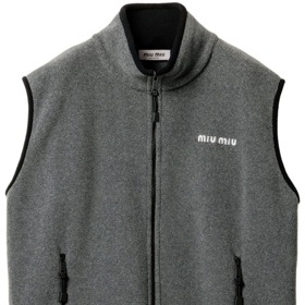 Vesta fleece sweatshirt, Miu Miu, 1600 eur
