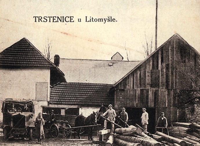 Za protektorátu Čechy a Morava byla vesnice na českém území, tady stál jeden ze dvou hraničních přechodů, které do ní vedly. Pas byl nutností.
