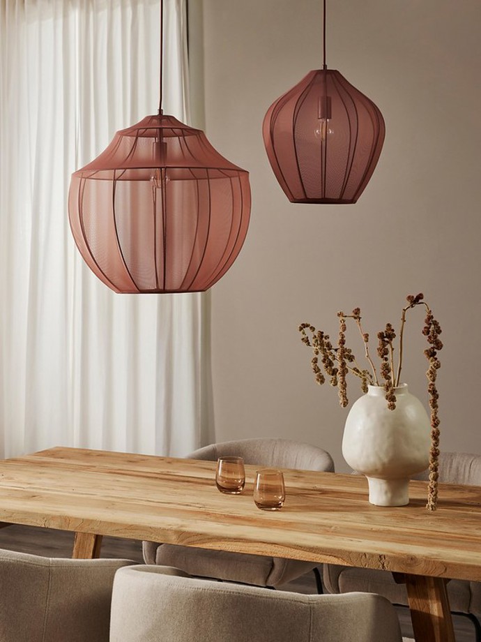 Závěsné svítidlo ze síťoviny Beau, Westwing Collection, 2 299 Kč
