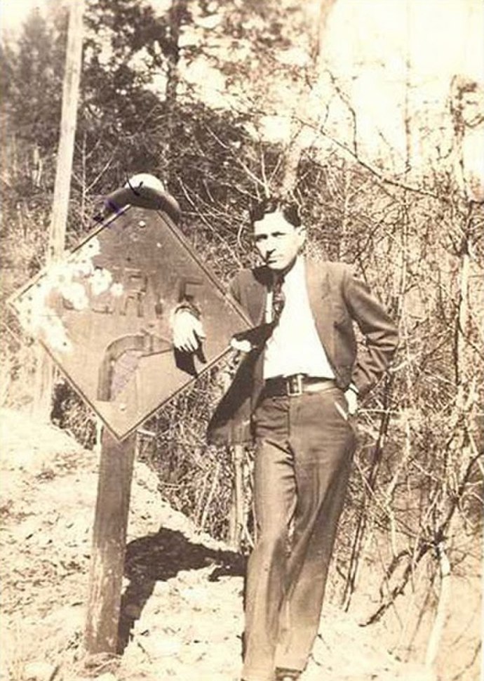 Clyde Barrow
Clyde Barrow
