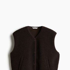 Oversized plyšová vesta, H&M, 479 Kč
