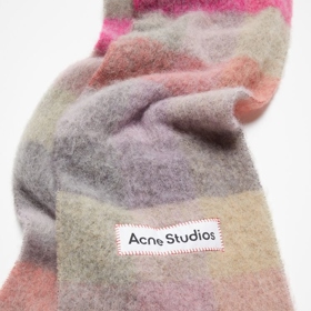 Acne Studios, 290 eur
