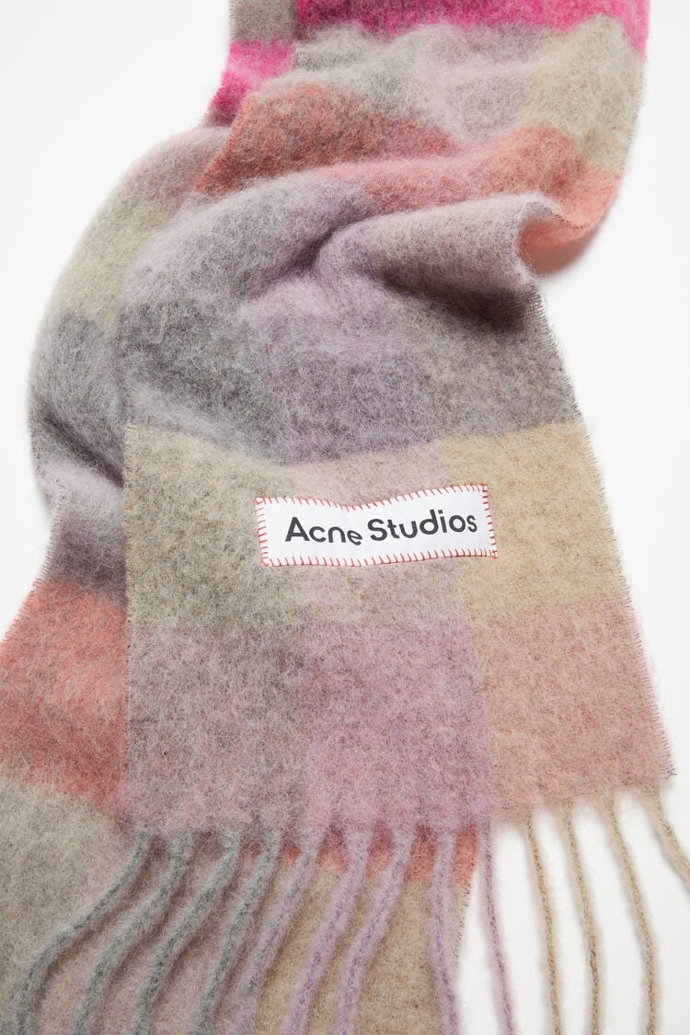 Acne Studios, 290 eur
Acne Studios, 290 eur