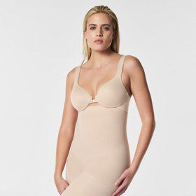 Bezešvé tvarující šortky s vysokým pasem, Spanx, 1250 Kč
