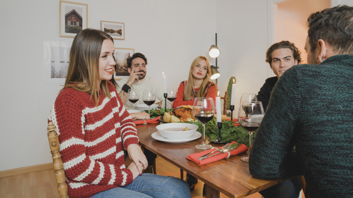 Říkal jim věci, které paní Marina rozhodně nechtěla sdílet. Cítila se trapně a bála se podívat rodičům do očí. Tohle s nimi konzultovat opravdu nechtěla.
Říkal jim věci, které paní Marina rozhodně nechtěla sdílet. Cítila se trapně a bála se podívat rodičům do očí. Tohle s nimi konzultovat opravdu nechtěla.