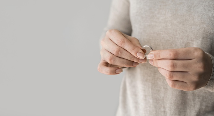 Jak to celé vyřeší? Rozejdou se, nebo rozdílné názory ustojí a začnou společně ještě pár let cestovat?
