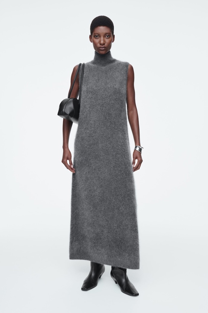 Cos, 350 eur
