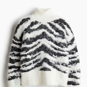 Svetr z huňatého úpletu s vysokým límcem, H&M, 649 Kč
