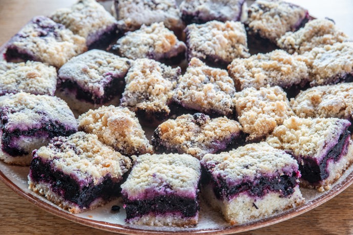 Ze zdejší gastronomie: Domácí borůvkový koláč
