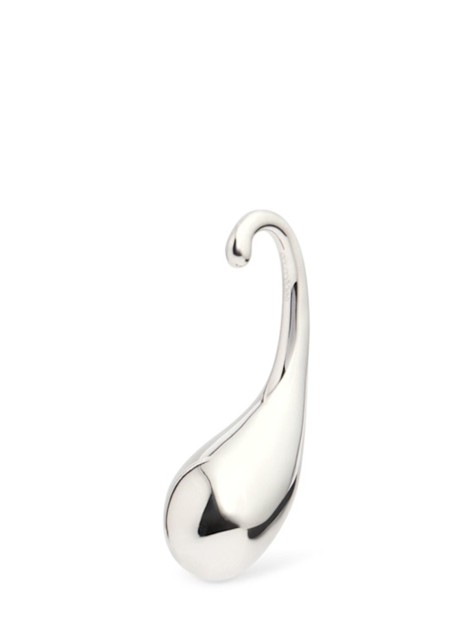 Drop metallic ear cuff, Courreges, 290 eur
Drop metallic ear cuff, Courreges, 290 eur