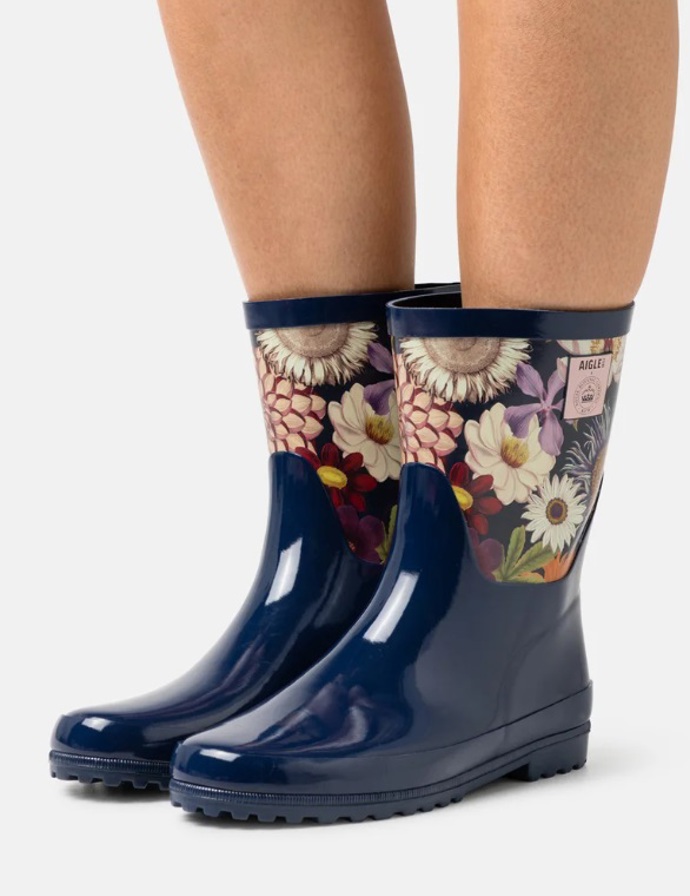 Dámské holínky s květy, Aigle, 1 350 Kč
