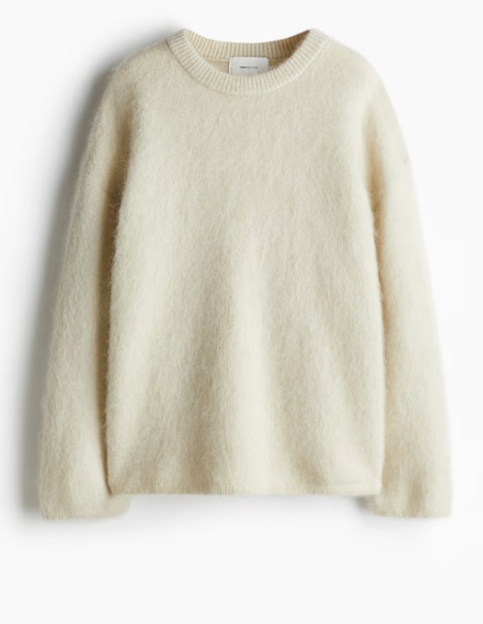 Oversized svetr z mohérové směsi, H&M, 1 459 Kč
