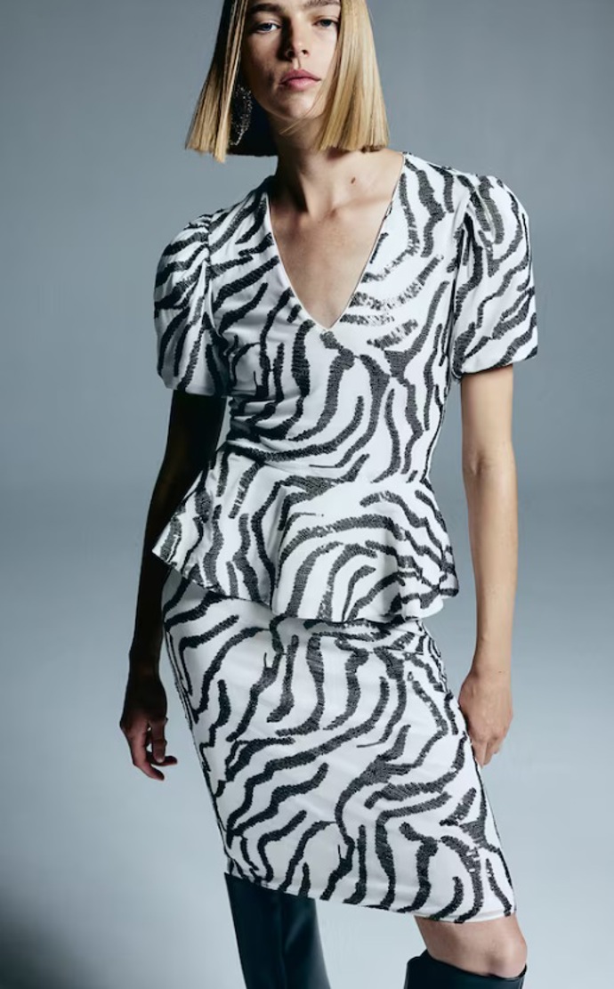 Top peplum s flitrovým vzorem, H&M, 3 699 Kč
