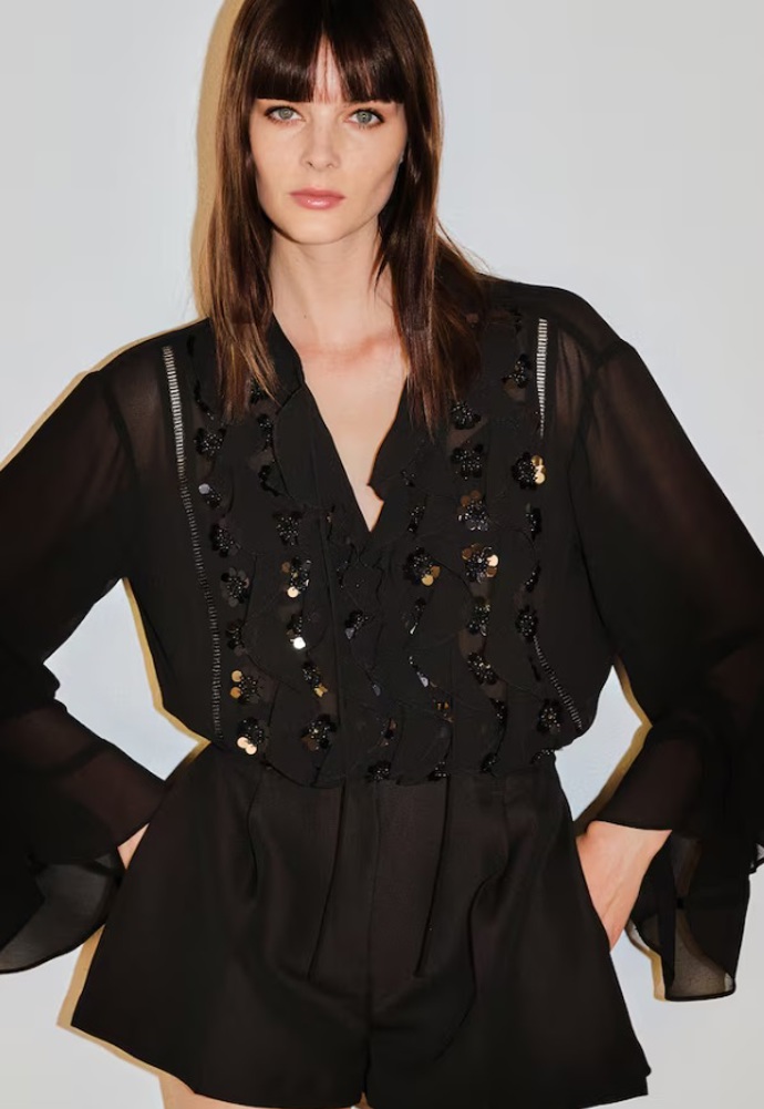 Zdobená halenka, H&M, 1 199 Kč

