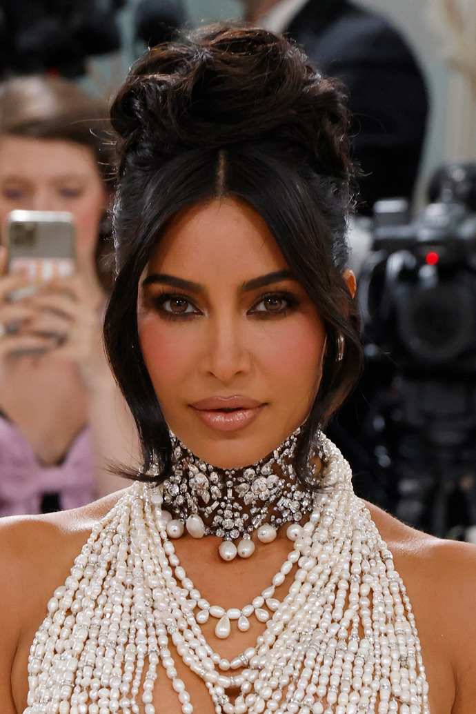 Kim Kardashian udává v podobném účesu trendy i v současnosti
Kim Kardashian udává v podobném účesu trendy i v současnosti