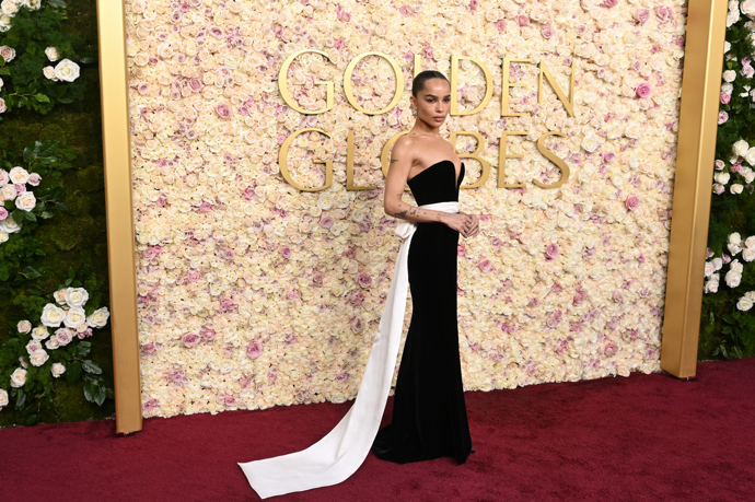 Zoe Kravitz oblékla šaty z dílny Saint Laurent.
