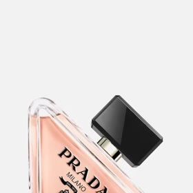 Parfémová voda Prada Paradoxe Paradoxe s vůní bílých květů, jasmínu a ambry, Douglas, 30 ml, 1649 Kč
