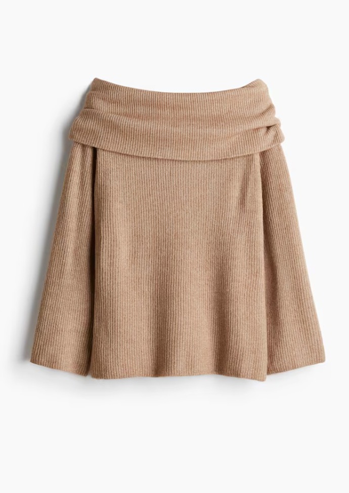 Svetr z žebrovaného úpletu s odhalenými rameny, H&M, 279 Kč
