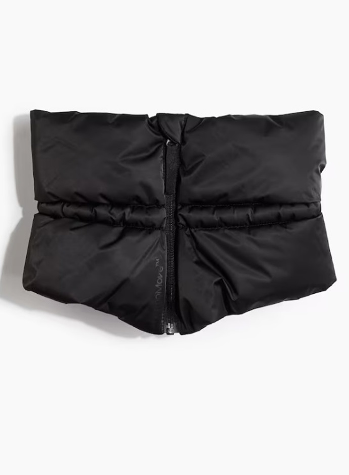 Sportovní nákrčník z materiálu ThermoMove™, H&M, 479 Kč
