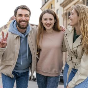 Dominika se mi svěřila, že má pocit, že se jí Daniel odcizil. Pracoval dlouho, často rušil plány a zdálo se, že se o jejich vztah méně zajímá. Upřímně řečeno, chápala jsem její frustraci.

