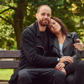 Paní Linda má manžela a společně si rozumí. Jenže manžel má jednoho velmi dobrého kamaráda, který však paní Lindě nesedí.
