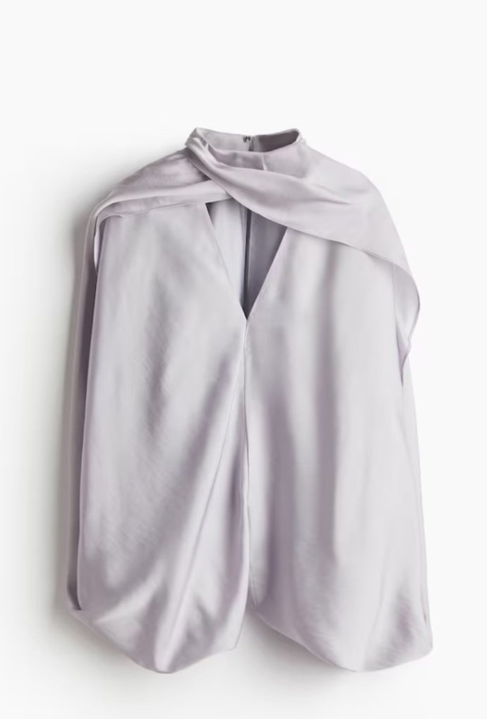 Řasená halenka s plášťovým límcem, H&M, 1 699 Kč
