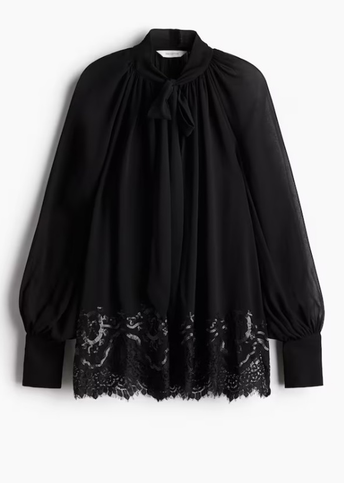 Šifonová halenka s vázačkami u krku, H&M, 749 Kč
