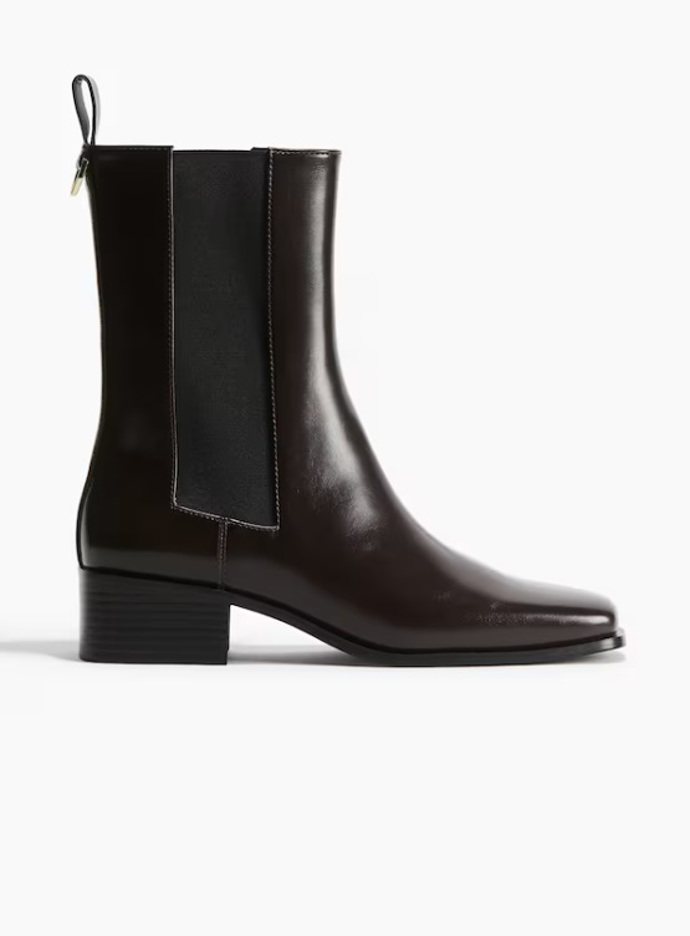 Nízké kozačky chelsea, H&M, 429 Kč (původní cena 959 Kč)

