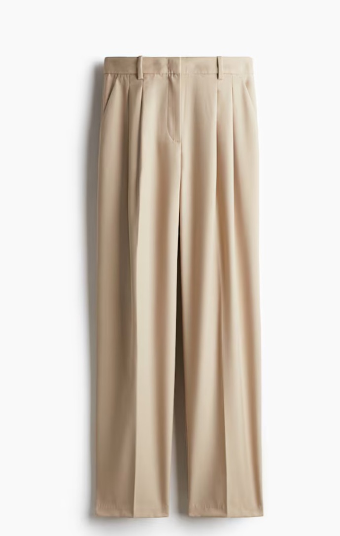 Zužující se kalhoty, H&M, 499 Kč (původní cena 719 Kč)
