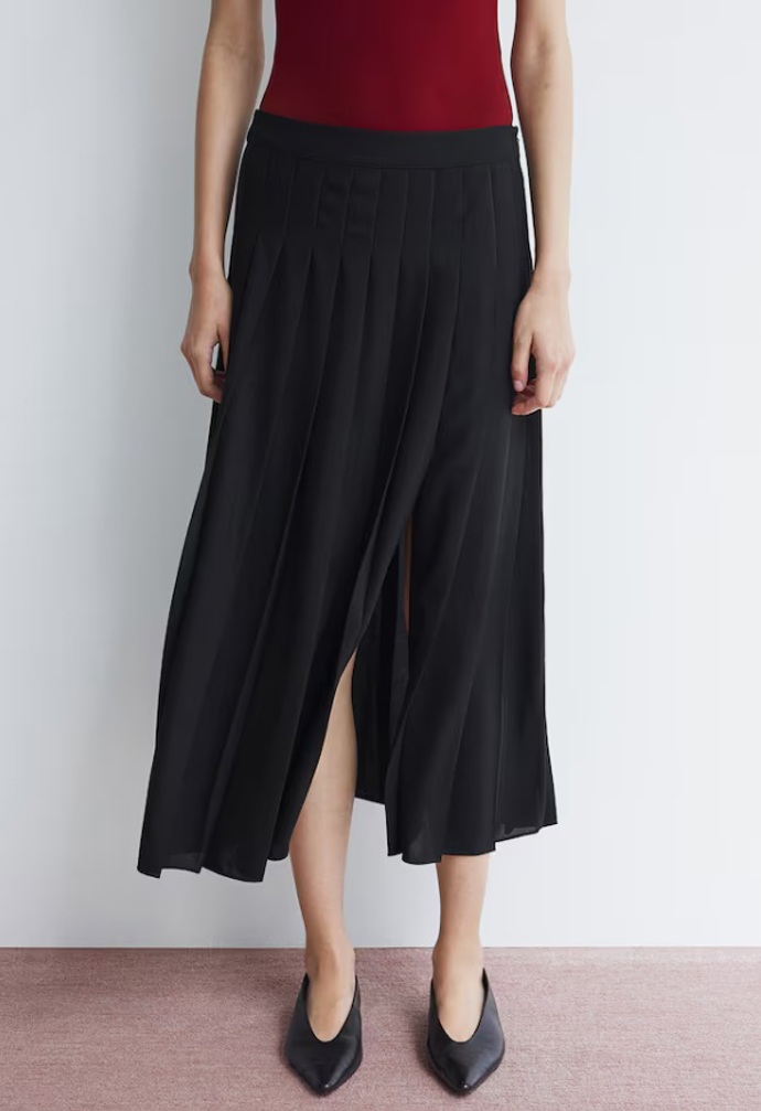Skládaná sukně, H&M, 679 Kč (původní cena 1 199 Kč)
