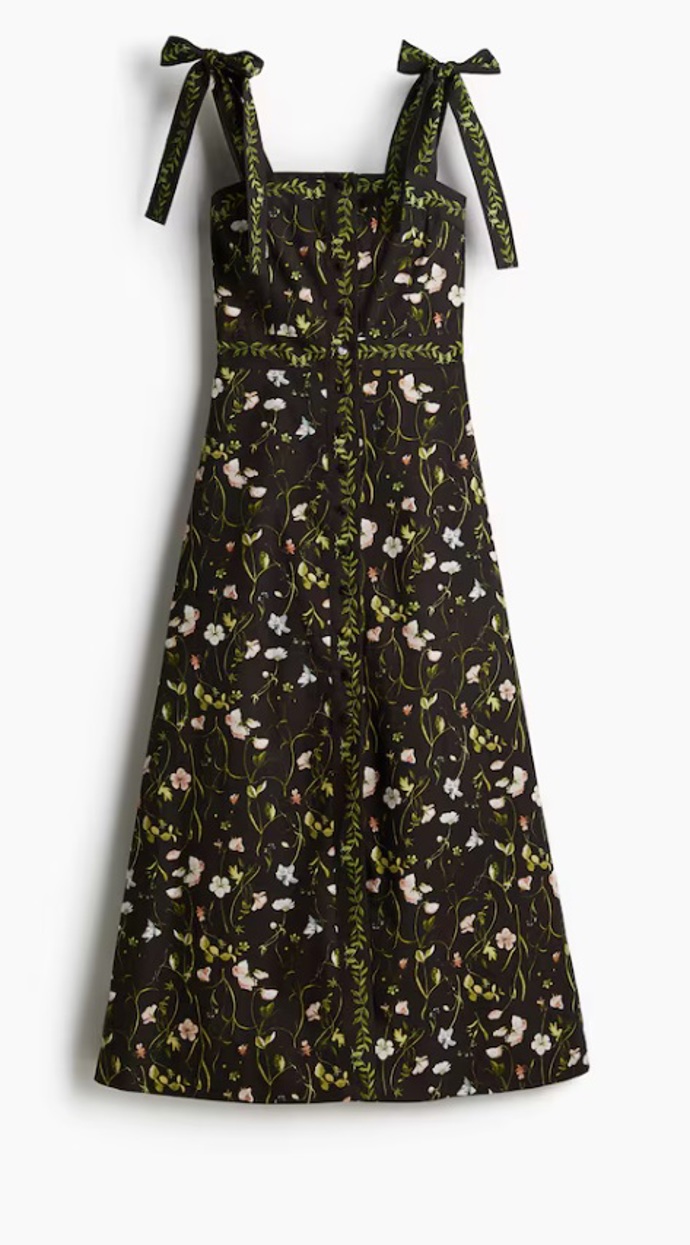 Bavlněné šaty s vázacími ramínky, H&M, 1 199 Kč
