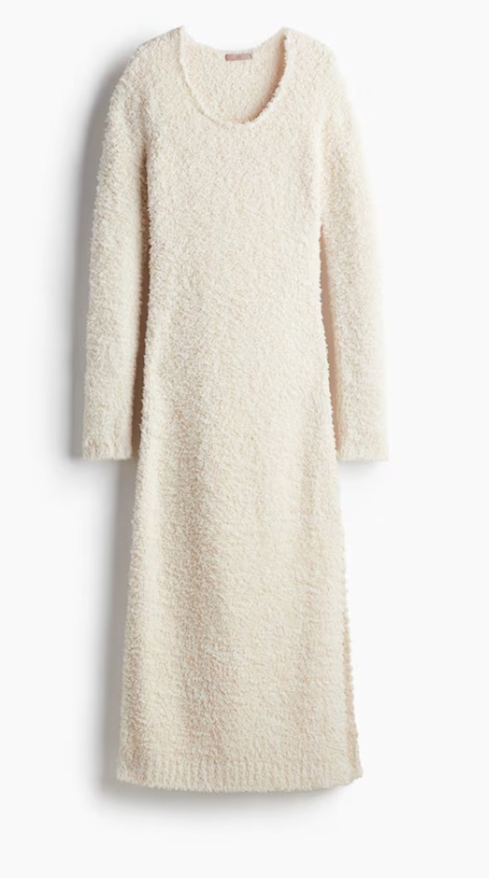 Šaty z huňatého úpletu, H&M, 629 Kč
