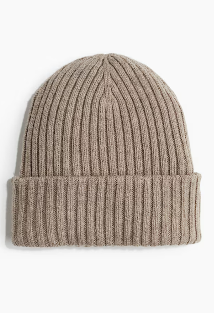 Čepice z žebrovaného úpletu, H&M, 239 Kč
