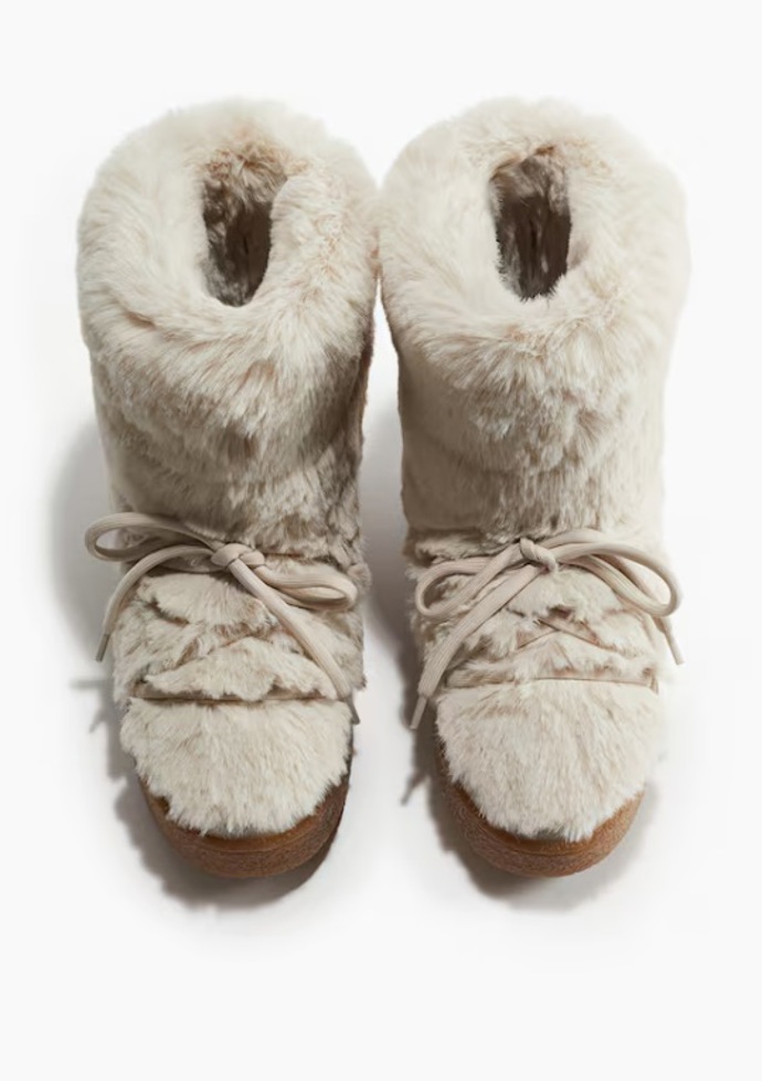 Válenky s huňatou podšívkou, H&M, 679 Kč (původní cena 1 199 Kč)
