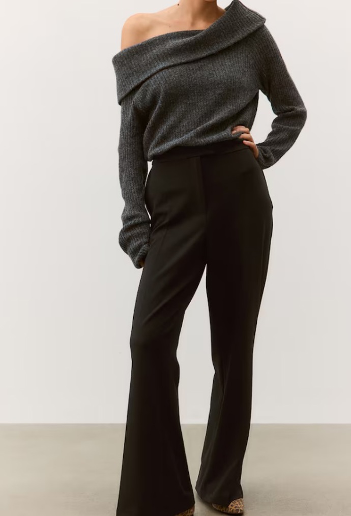 Žerzejové kalhoty Flared, H&M, 329 Kč (původní cena 479 Kč)
