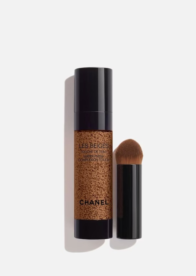 Lehký make-up, Douglas, 1 365 Kč
