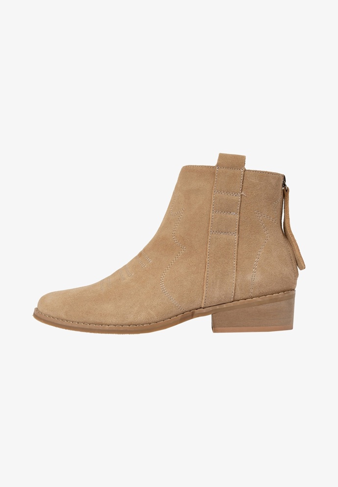 L37, 3799 Kč
L37, 3799 Kč